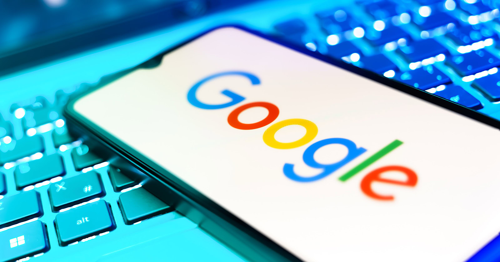 Google déploie des pages de résultats de recherche organisées par l'IA