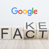 Google demande aux sites de vérifier le contenu de l&rsquo;IA avant de le publier